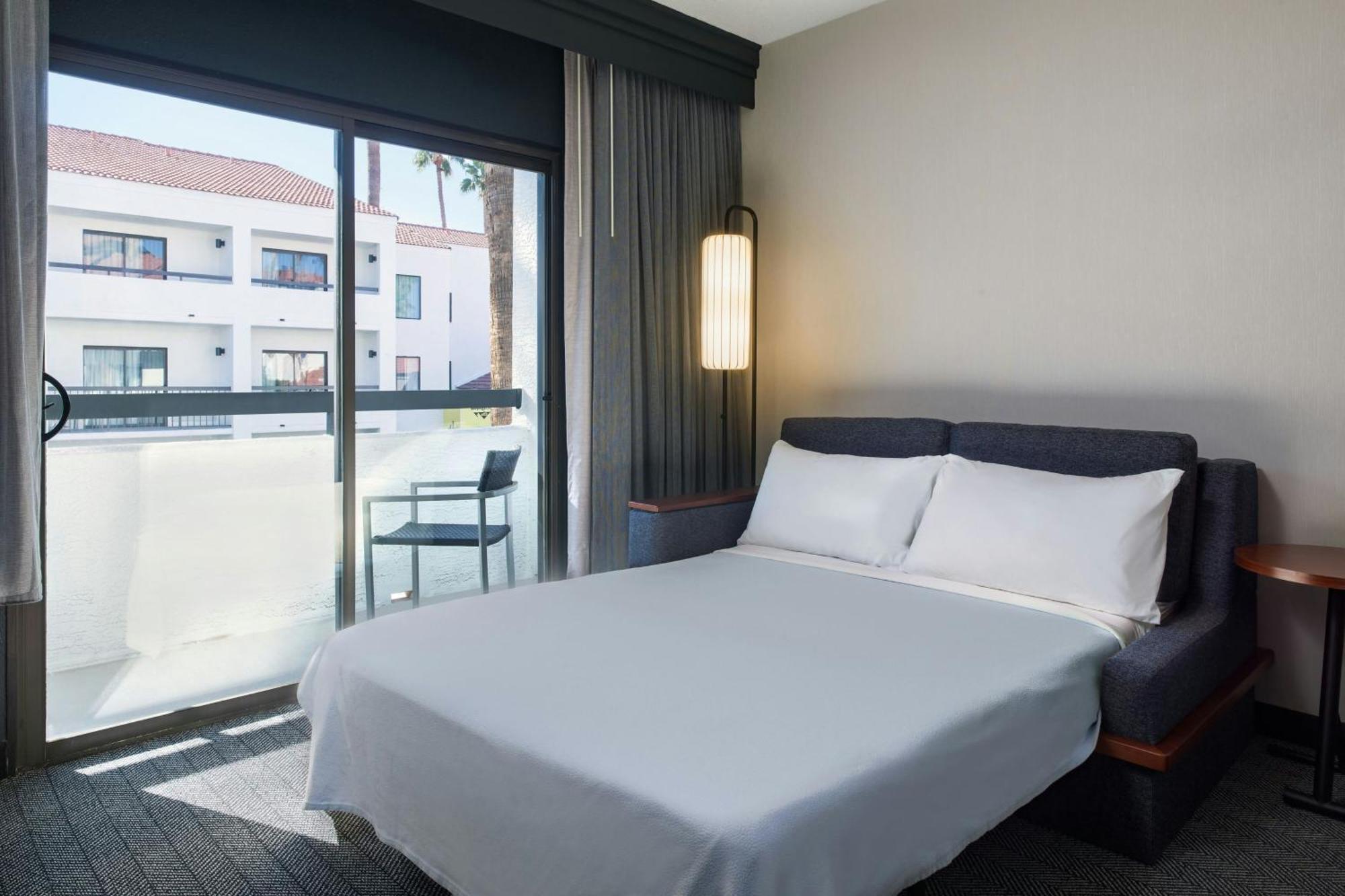 Courtyard By Marriott Phoenix North Exterior foto